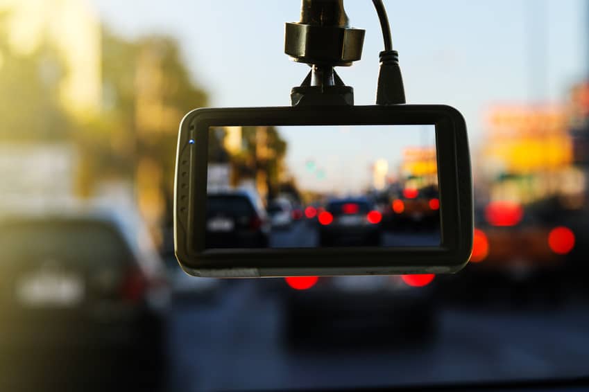 You are currently viewing Dashcam, les critères pour choisir sa caméra embarquée